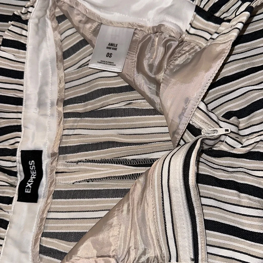 Express pants - Picture 2 of 2